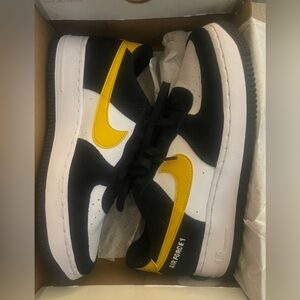 Nike Air Force Size 6.5 youth/8 womens